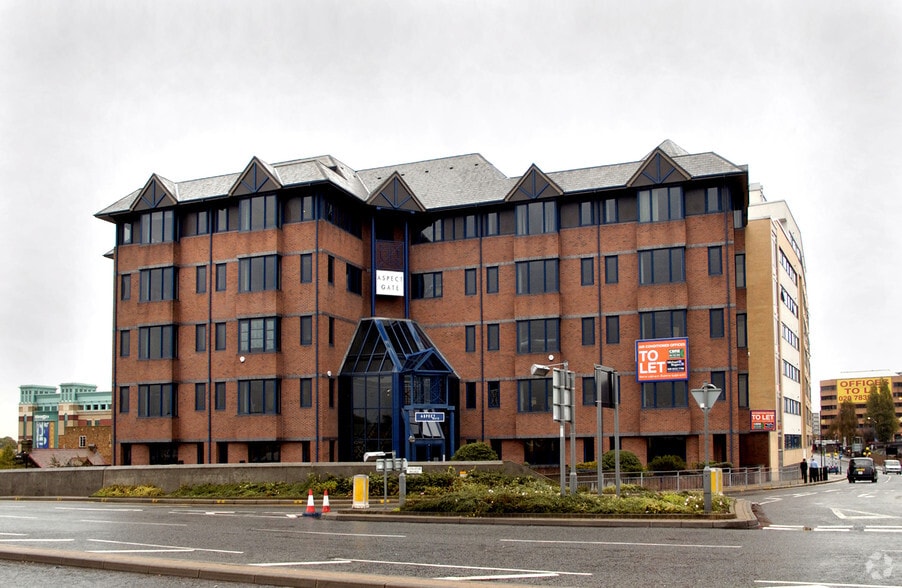 166 College Rd, Harrow to rent - Building Photo - Image 3 of 25