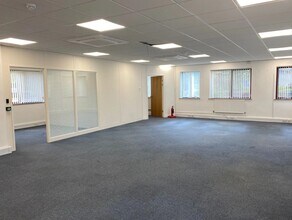 200 Barnwood Flds, Gloucester to rent Interior Photo- Image 2 of 2