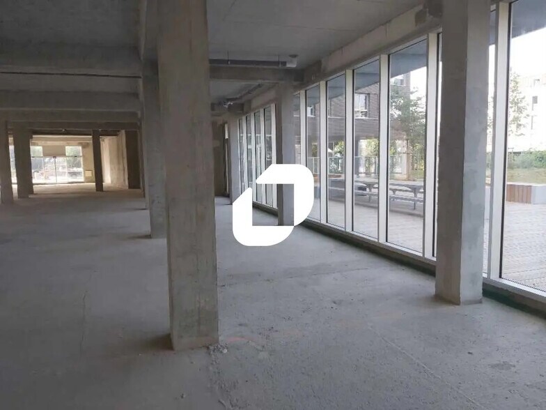 Retail in Bordeaux to rent - Building Photo - Image 3 of 10