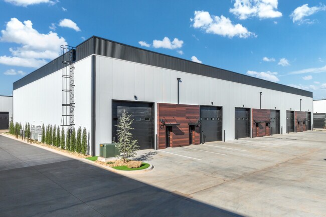 More details for 7700 Broadway Ext, Oklahoma City, OK - Light Industrial for Sale