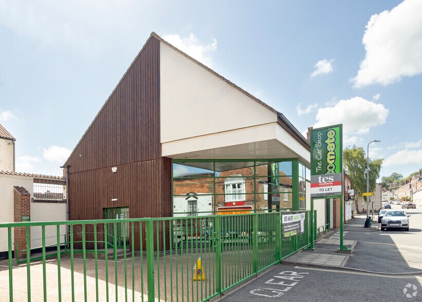 29 Upgate, Louth for sale - Building Photo - Image 2 of 9