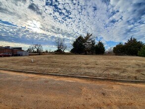 000 Private Rd, Harrah, OK for sale Building Photo- Image 1 of 2