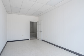 5900-5934 S Loop Fwy, Houston, TX for rent Interior Photo- Image 1 of 15