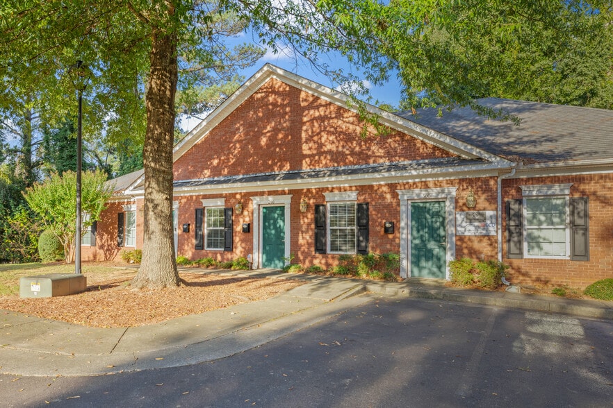 2440 Sandy Plains Rd, Marietta, GA for sale - Building Photo - Image 1 of 1