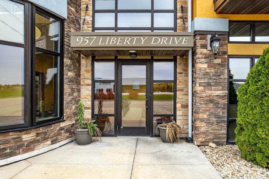 807 Liberty Dr, Verona, WI to rent - Building Photo - Image 3 of 6