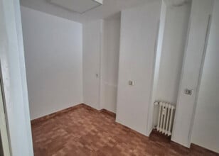 Retail in Madrid, Madrid to rent Interior Photo- Image 2 of 5