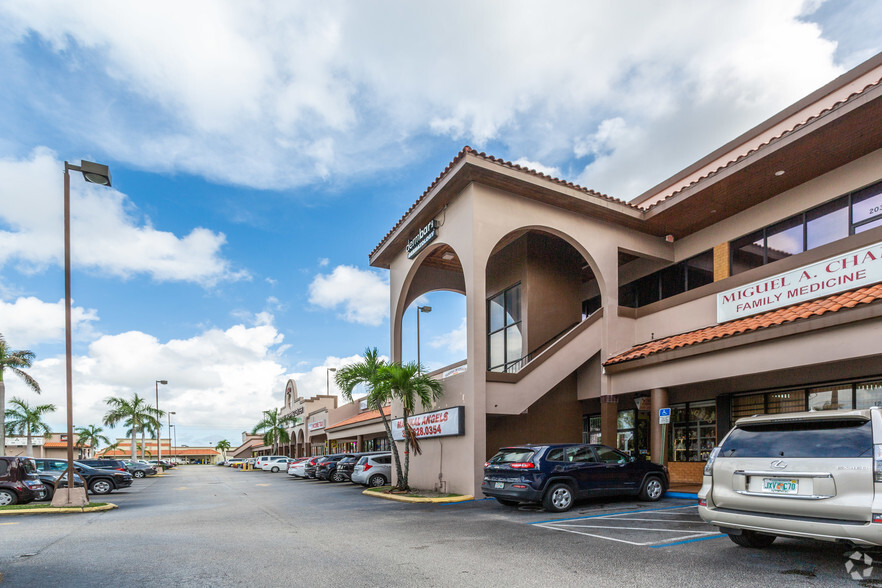 1800 W 68th St, Hialeah, FL for rent - Building Photo - Image 2 of 11