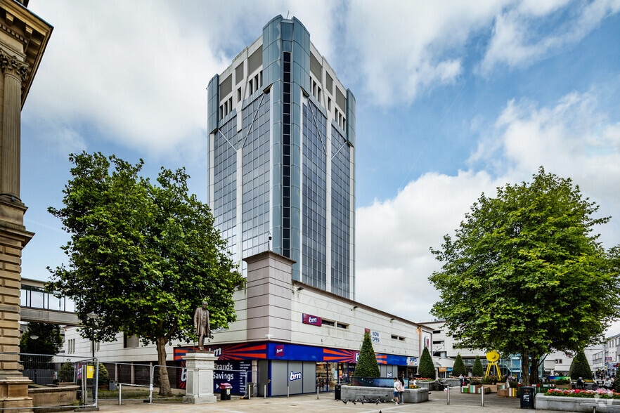 The Mall, Blackburn to rent - Building Photo - Image 3 of 5