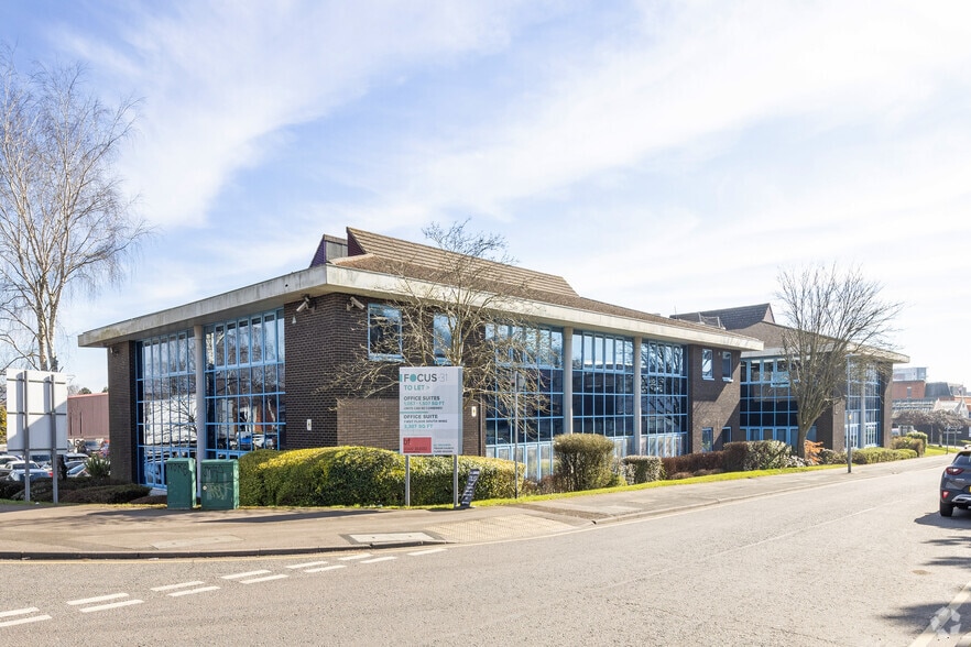 Mark Rd, Hemel Hempstead to rent - Primary Photo - Image 1 of 3