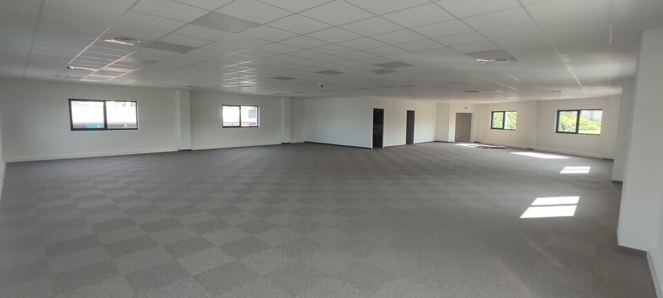 Office in Bourgoin-Jallieu to rent Interior Photo- Image 1 of 13