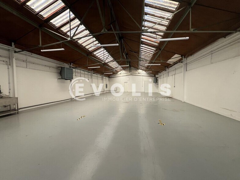 Light Industrial in Villeneuve Saint Georges to rent - Interior Photo - Image 2 of 20