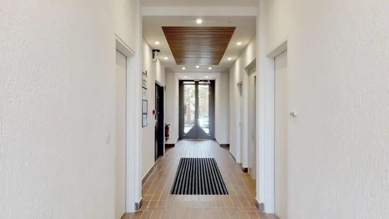Office in Saint-Germain-en-Laye to rent Lobby- Image 1 of 14