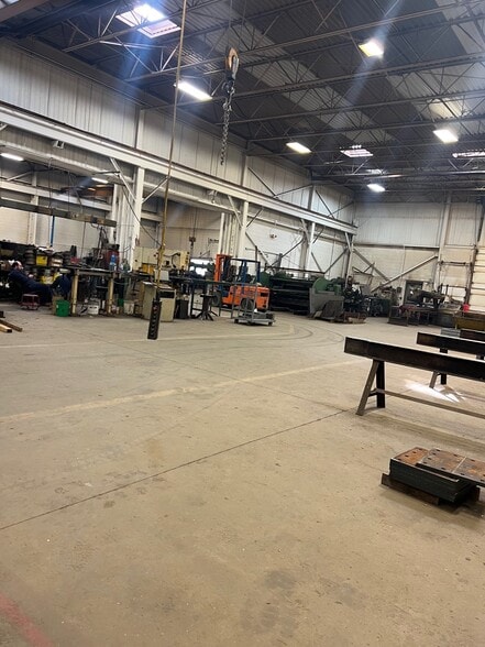 48000 Structural D portfolio of 2 properties for sale on LoopNet.co.uk - Interior Photo - Image 3 of 7