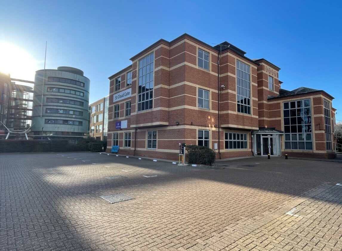 St Cloud Way, Maidenhead to rent Building Photo- Image 1 of 3