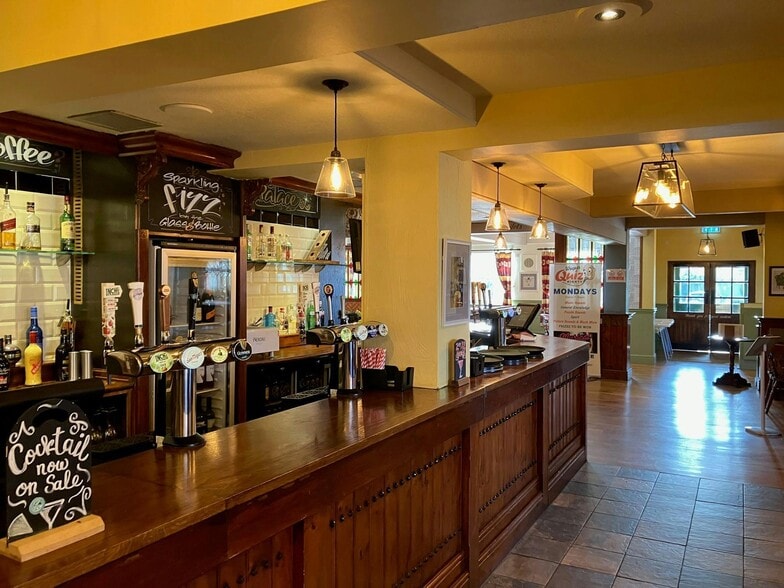 291 Warrington Rd, Warrington to rent - Building Photo - Image 3 of 17