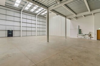 41 College Rd, Aylesbury to rent Interior Photo- Image 1 of 4