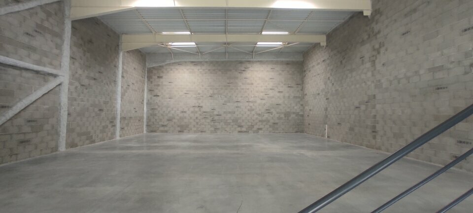 Light Industrial in Tignieu-Jameyzieu to rent - Interior Photo - Image 1 of 12