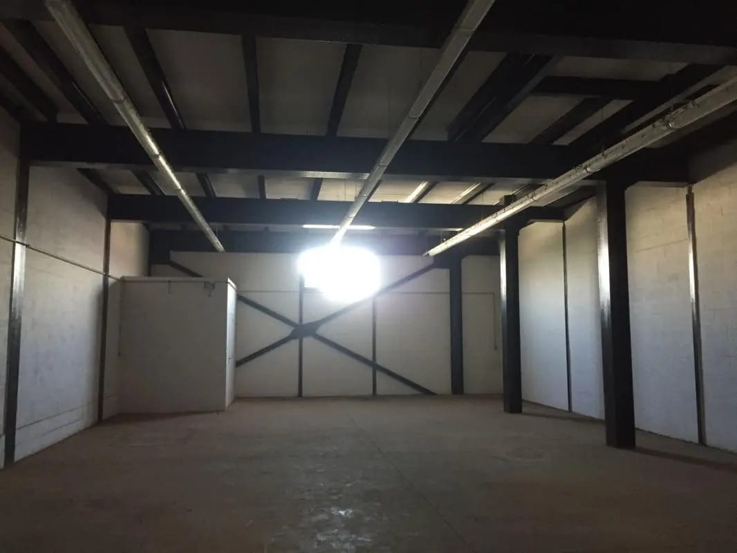 Industrial in Bezons to rent Interior Photo- Image 1 of 9