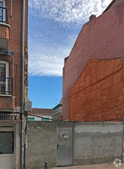 Calle de la Huerta Chica, 26, San Fernando de Henares, Madrid for sale - Building Photo - Image 2 of 2
