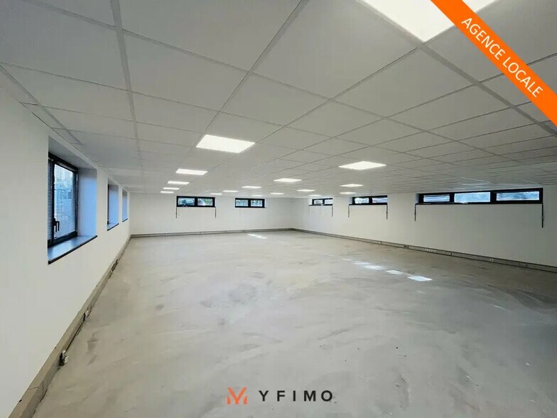 Office in Saint-Germain-en-Laye to rent - Interior Photo - Image 1 of 3