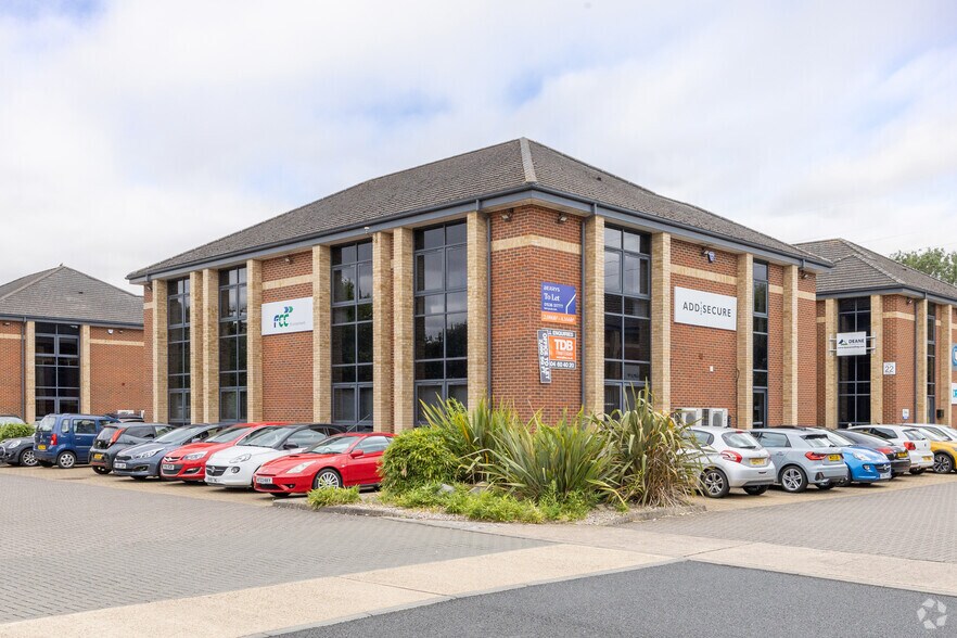 24-26 Queensbridge, Northampton to rent - Primary Photo - Image 1 of 33