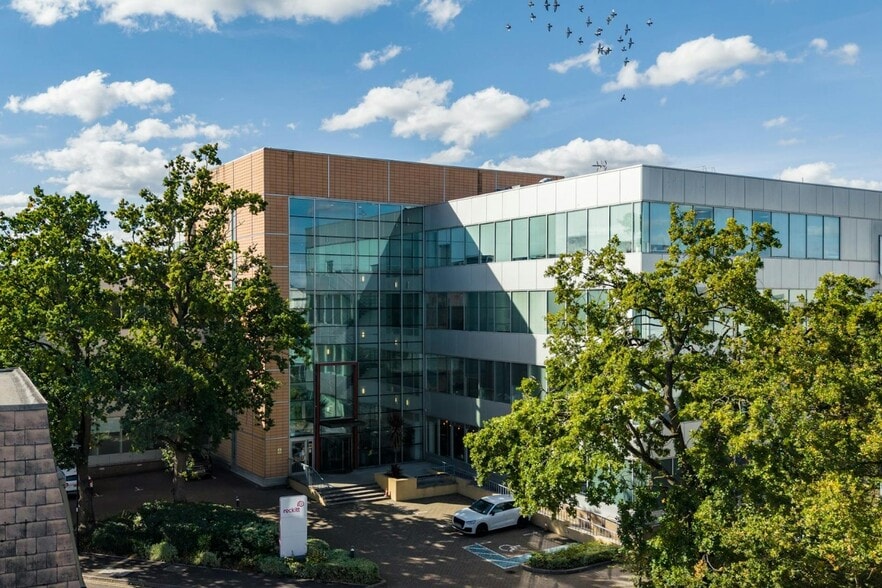 Wellcroft Rd, Slough to rent - Primary Photo - Image 2 of 2