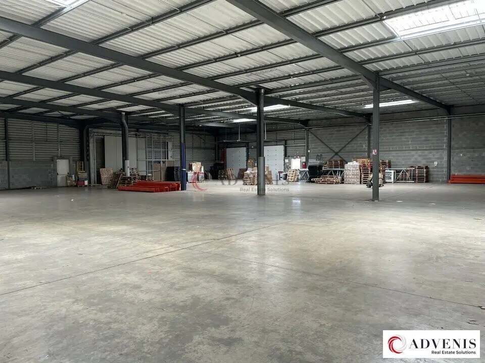 Light Industrial in Le Haillan to rent Interior Photo- Image 1 of 9
