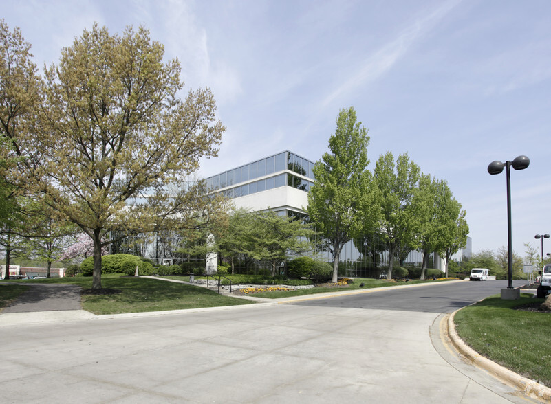 2500 Corporate Exchange Dr, Columbus, OH for sale - Building Photo - Image 3 of 23