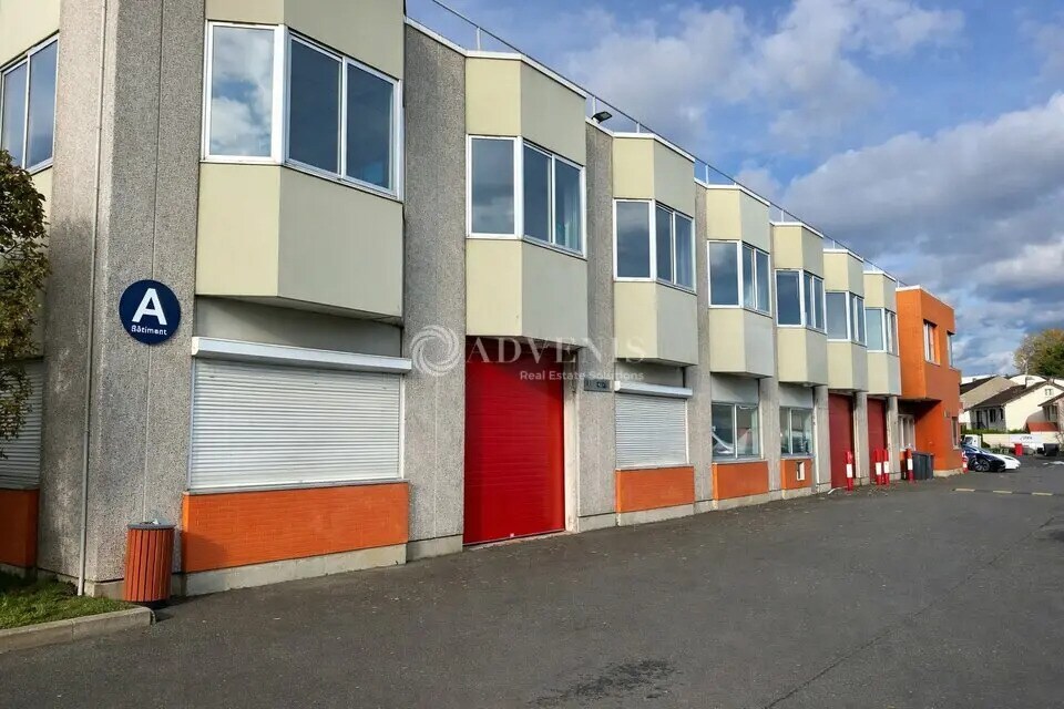 Light Industrial in Villejuif to rent Building Photo- Image 1 of 13