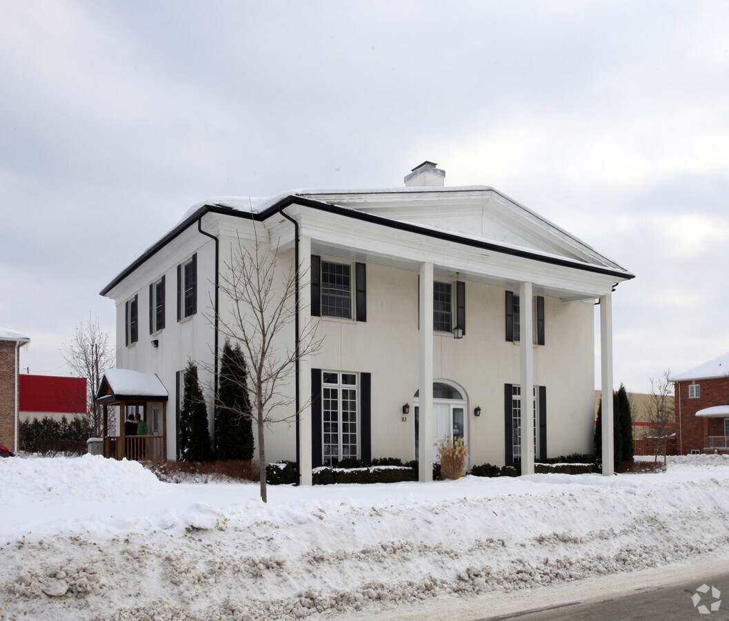 83 Dawson Manor Blvd, Newmarket L3X 2H5 UK