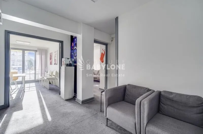 Office in Neuilly-sur-Seine to rent Interior Photo- Image 1 of 10