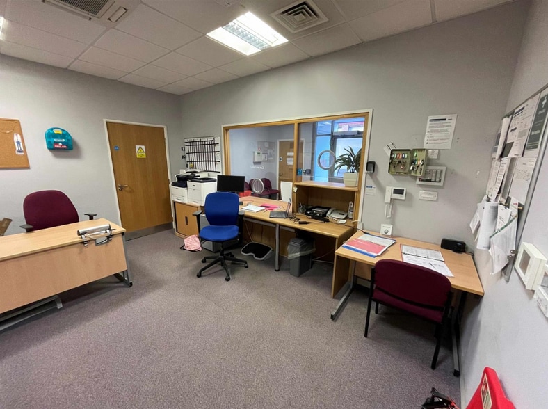 26 Market St, Crewe to rent - Interior Photo - Image 2 of 4