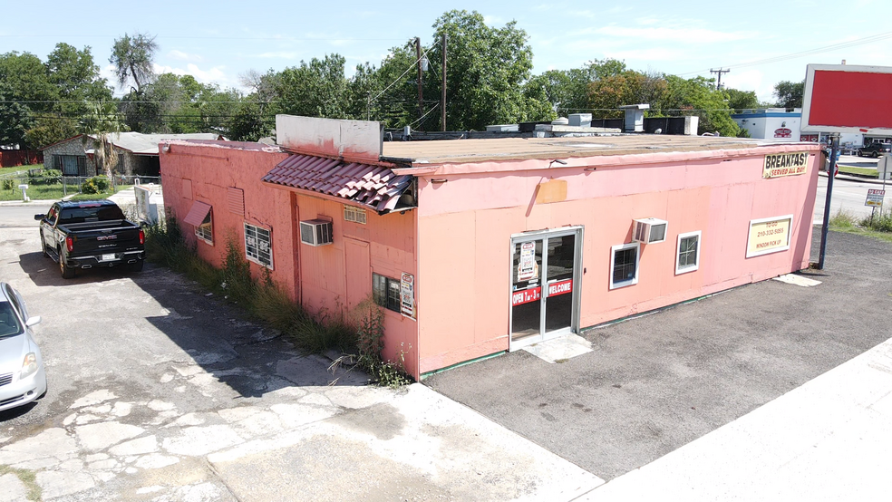 607 Historic Old Hwy 90, San Antonio, TX for rent - Building Photo - Image 1 of 6