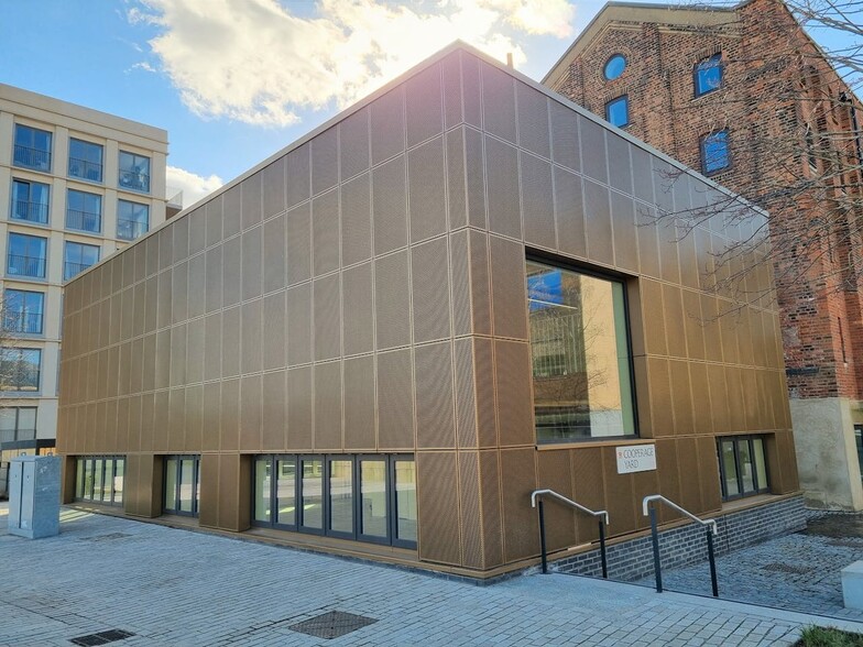 Sugar House Ln, London to rent - Building Photo - Image 2 of 3