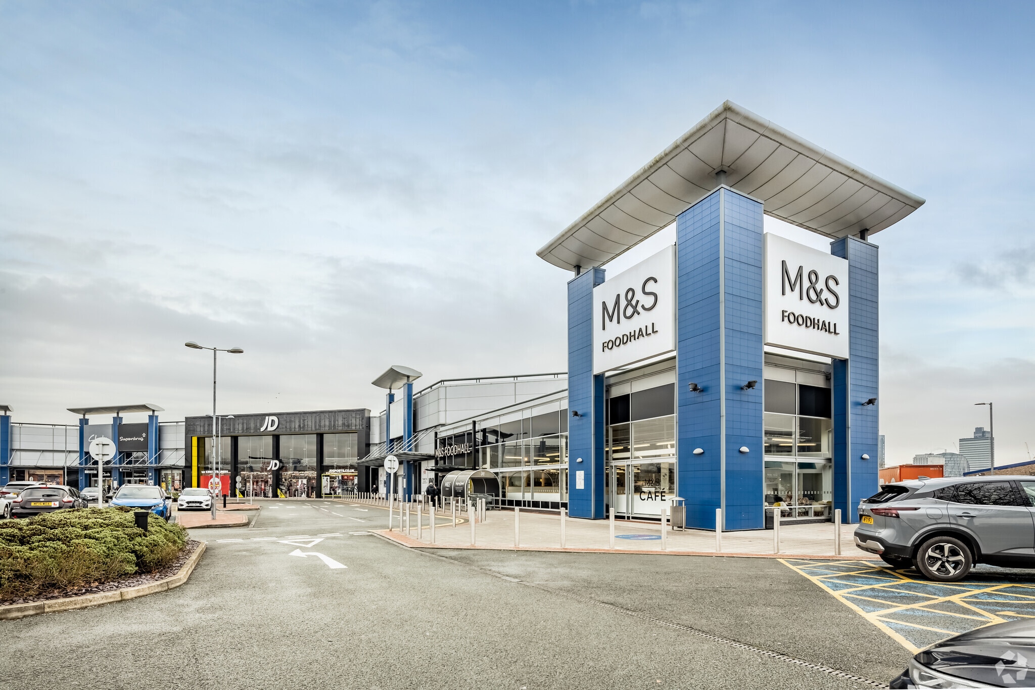 Cheetham Hill Rd, Manchester to rent Primary Photo- Image 1 of 7