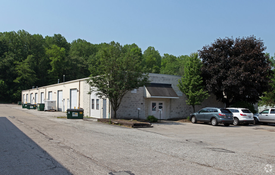 300 Industrial Pky, Chagrin Falls, OH for rent - Primary Photo - Image 1 of 16