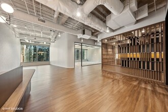 191 N Wacker Dr, Chicago, IL for rent Interior Photo- Image 1 of 6