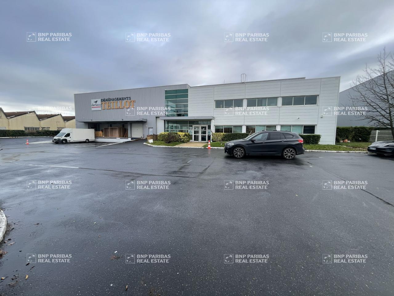 Light Industrial in Vitry-sur-Seine to rent Building Photo- Image 1 of 7