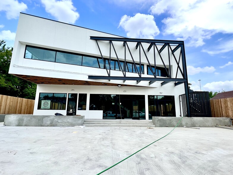 6815 N Main St, Houston, TX to rent - Building Photo - Image 1 of 10