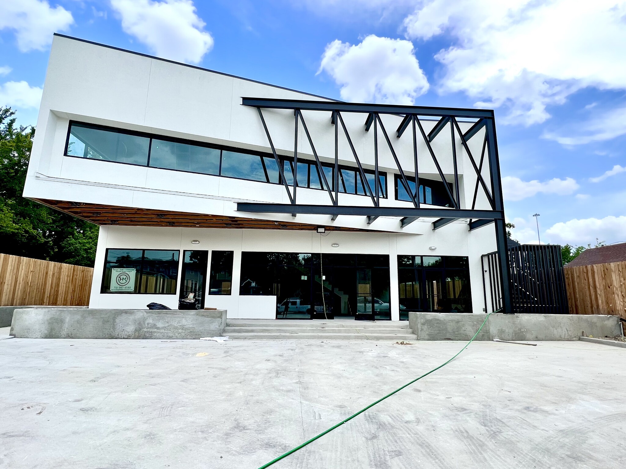 6815 N Main St, Houston, TX to rent Building Photo- Image 1 of 11