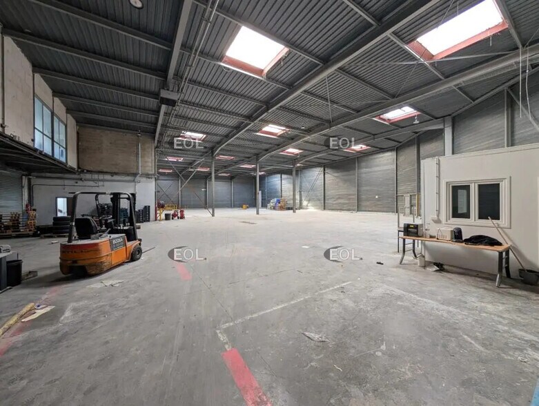 Industrial in Orly to rent - Building Photo - Image 3 of 10