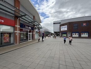 1-12 Pavilion Shopping Centre, Thornaby to rent Building Photo- Image 2 of 4