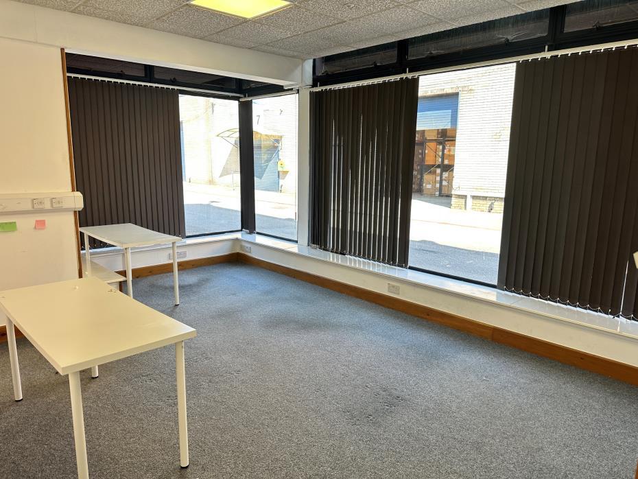 Bruce Rd, Swansea to rent Interior Photo- Image 1 of 6