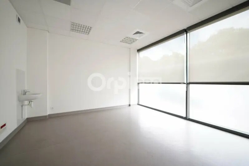 15 Rue Jules Romains, Vaulx-en-Velin to rent - Interior Photo - Image 2 of 12