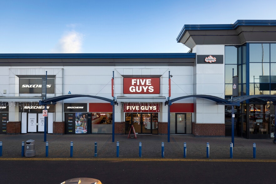 Middlebrook Retail Park, Bolton to rent - Building Photo - Image 3 of 11