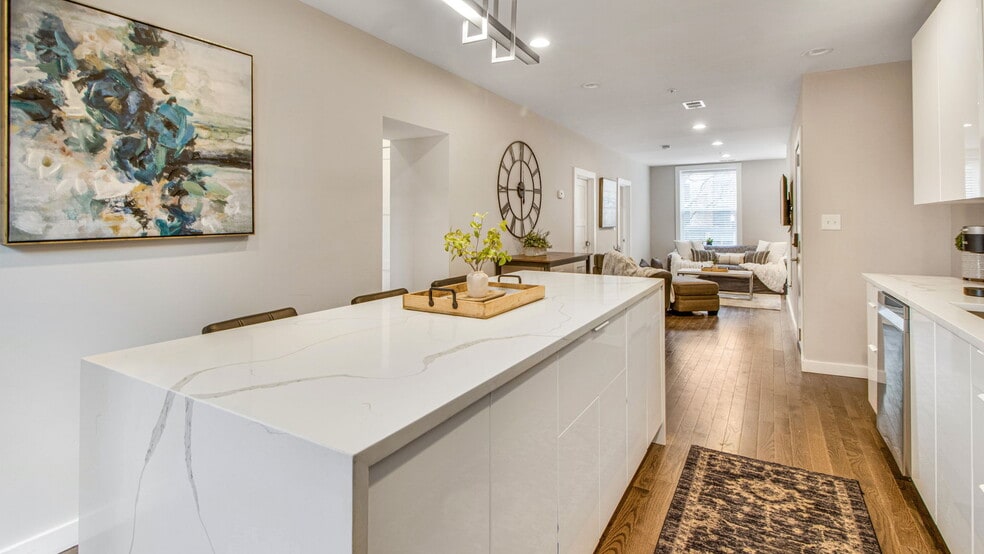 1414 Pennsylvania Ave SE, Washington, DC for sale - Interior Photo - Image 3 of 33