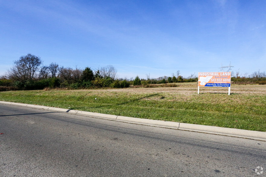 1000 Commerce Center Dr, Franklin, OH for sale - Building Photo - Image 2 of 3