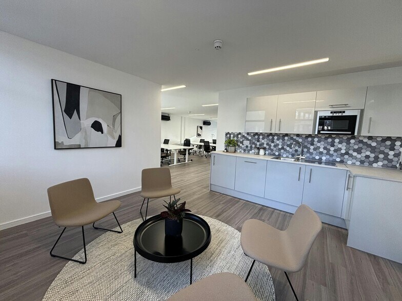 81 Southwark St, London to rent - Interior Photo - Image 3 of 32