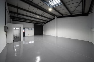 Langhedge Ln, London to rent Interior Photo- Image 1 of 3