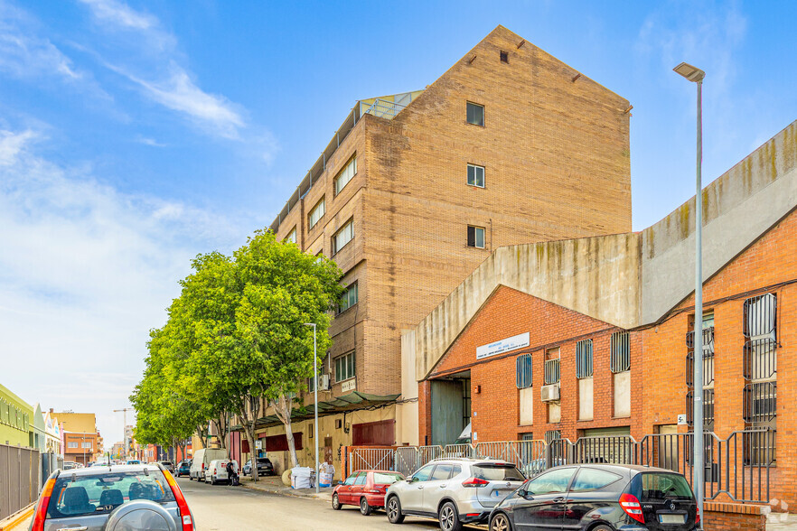 Industrial in Badalona, BAR for sale - Primary Photo - Image 1 of 2